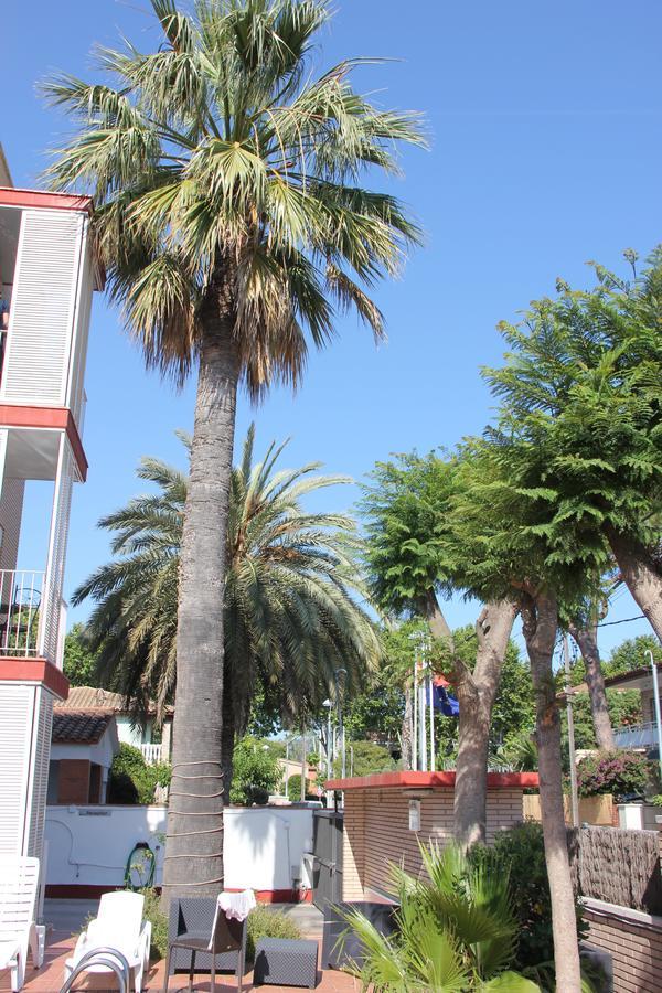 Apartamentos Caru Castelldefels Exterior photo